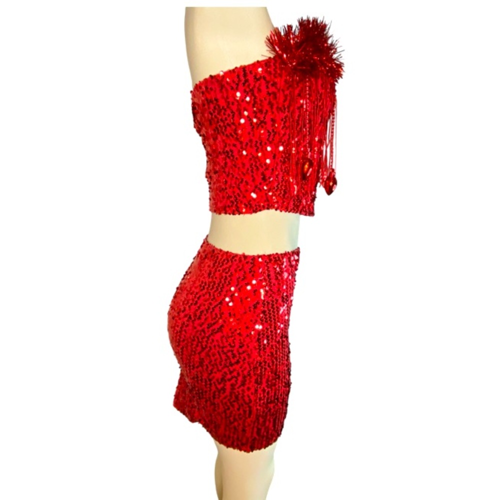 LOVE ON A HANGER Christmas Red Sequin Tinsel Crop Top & Skirt Women's
Size Small - Picture 5 of 8